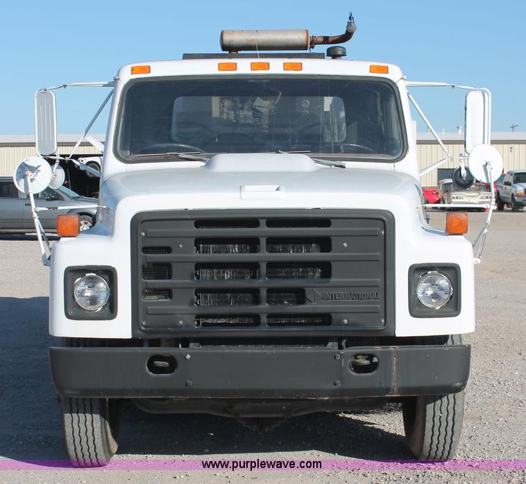 image for item H5539 1988 International S1600 truck with Tymco 600 street sweeper