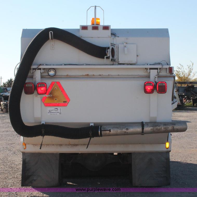 image for item H5539 1988 International S1600 truck with Tymco 600 street sweeper