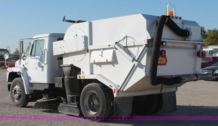 image for item H5539 1988 International S1600 truck with Tymco 600 street sweeper