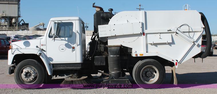 image for item H5539 1988 International S1600 truck with Tymco 600 street sweeper