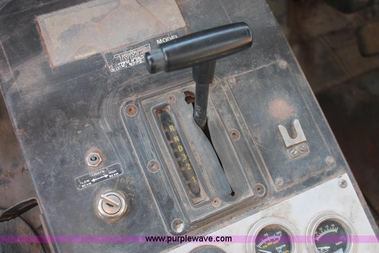 image for item H5539 1988 International S1600 truck with Tymco 600 street sweeper