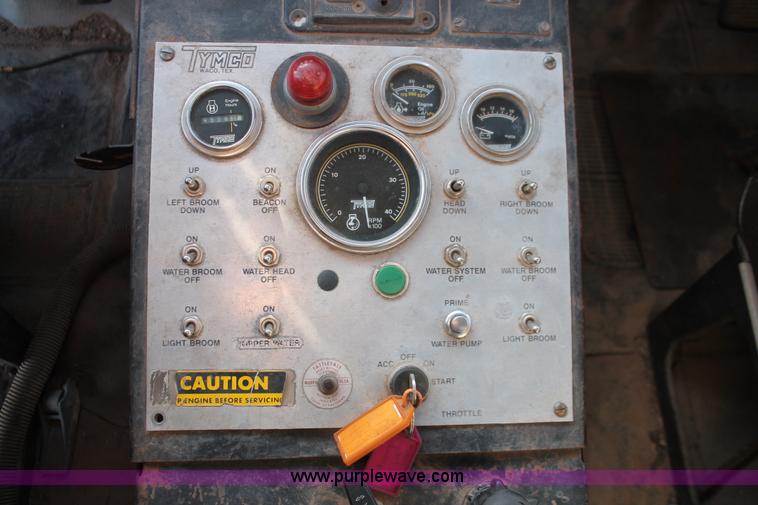 image for item H5539 1988 International S1600 truck with Tymco 600 street sweeper