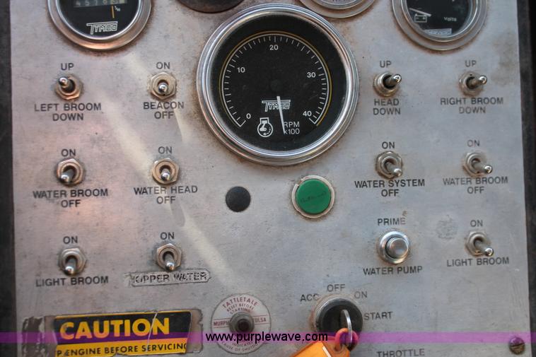 image for item H5539 1988 International S1600 truck with Tymco 600 street sweeper