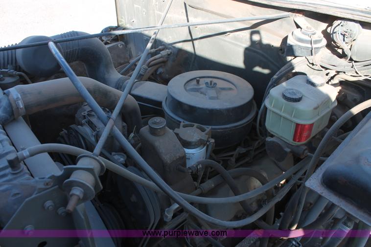 image for item H5539 1988 International S1600 truck with Tymco 600 street sweeper