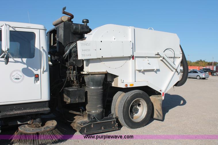 image for item H5539 1988 International S1600 truck with Tymco 600 street sweeper
