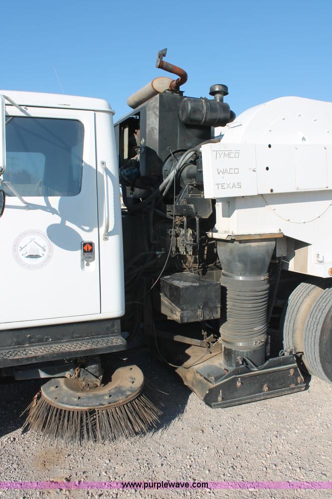 image for item H5539 1988 International S1600 truck with Tymco 600 street sweeper