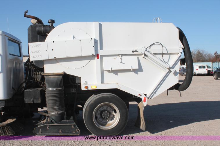 image for item H5539 1988 International S1600 truck with Tymco 600 street sweeper