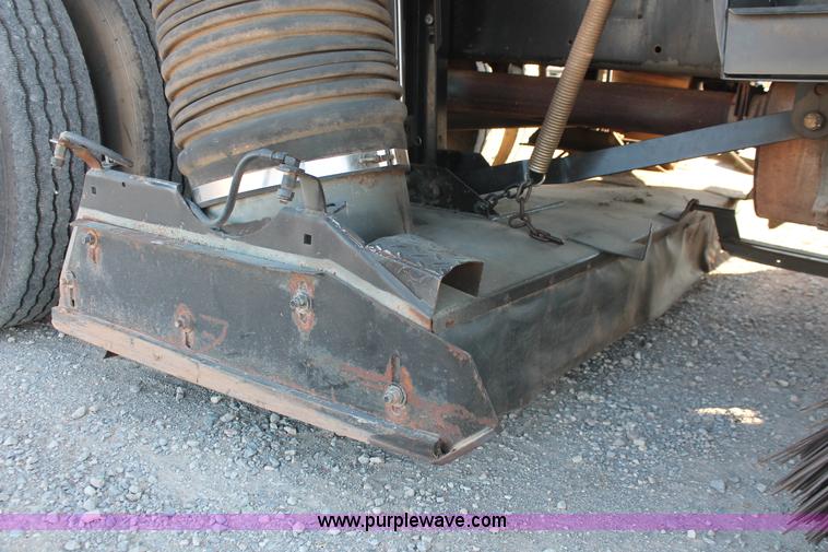 image for item H5539 1988 International S1600 truck with Tymco 600 street sweeper