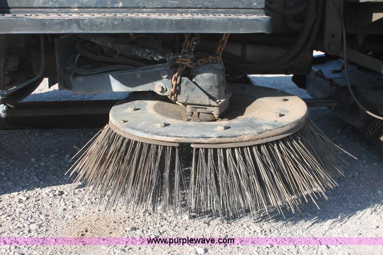 image for item H5539 1988 International S1600 truck with Tymco 600 street sweeper