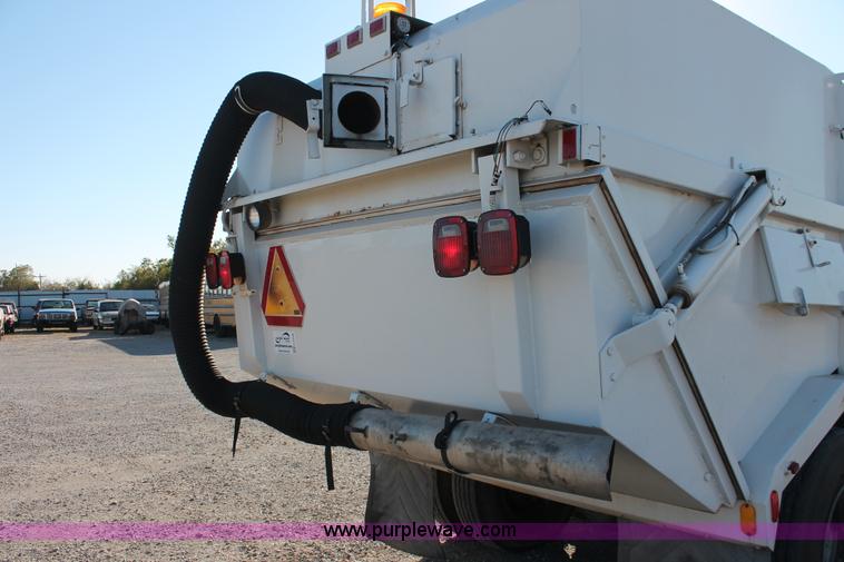 image for item H5539 1988 International S1600 truck with Tymco 600 street sweeper