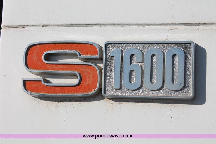 image for item H5539 1988 International S1600 truck with Tymco 600 street sweeper