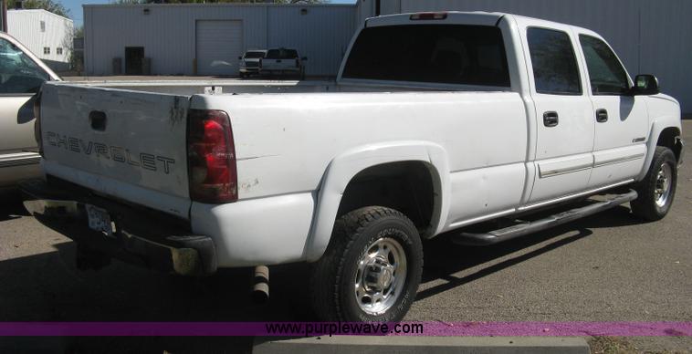 image for item H8746 2003 Chevrolet Silverado 2500HD LS Crew Cab pickup truck