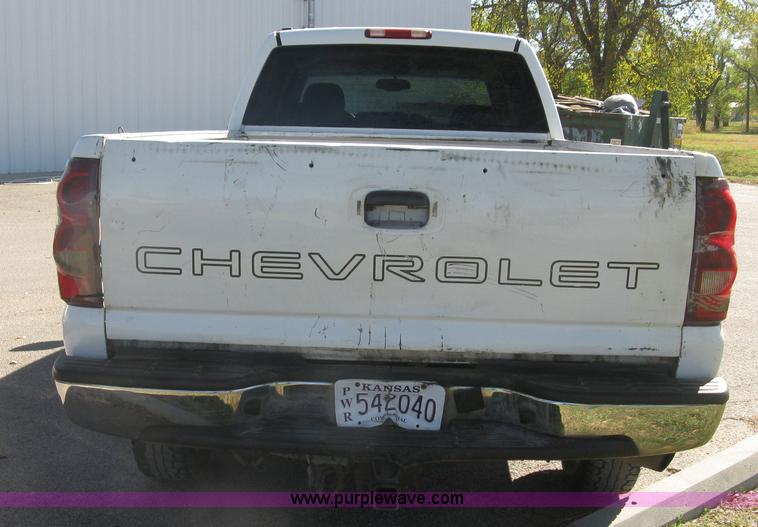 image for item H8746 2003 Chevrolet Silverado 2500HD LS Crew Cab pickup truck