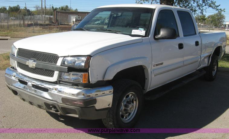 image for item H8746 2003 Chevrolet Silverado 2500HD LS Crew Cab pickup truck