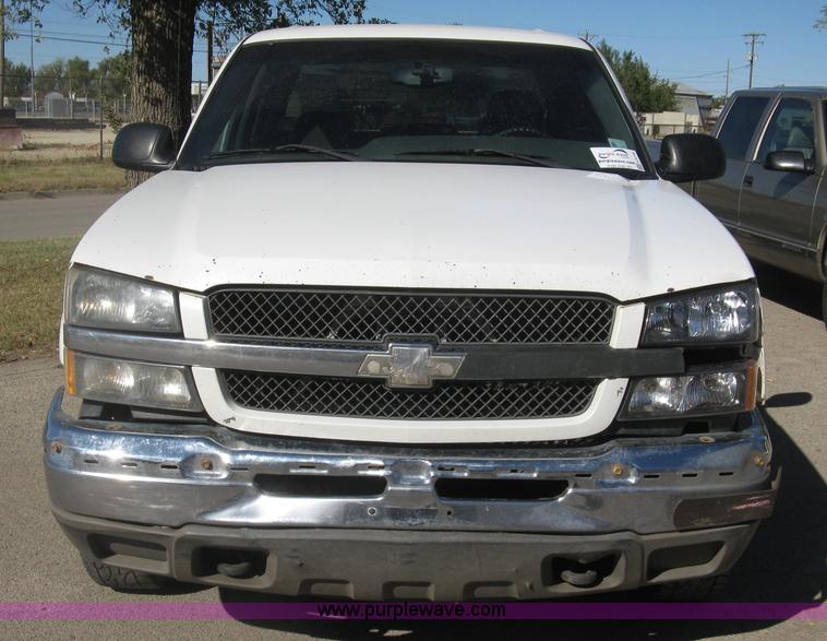 image for item H8746 2003 Chevrolet Silverado 2500HD LS Crew Cab pickup truck