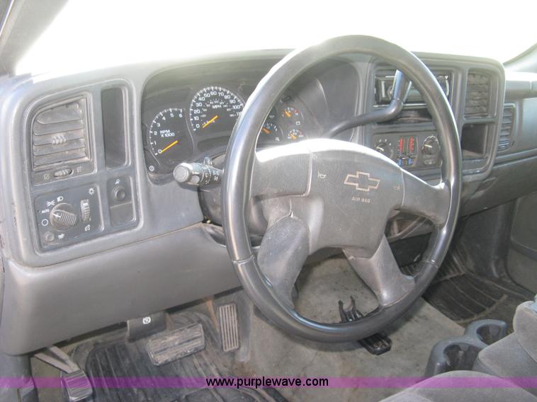 image for item H8746 2003 Chevrolet Silverado 2500HD LS Crew Cab pickup truck