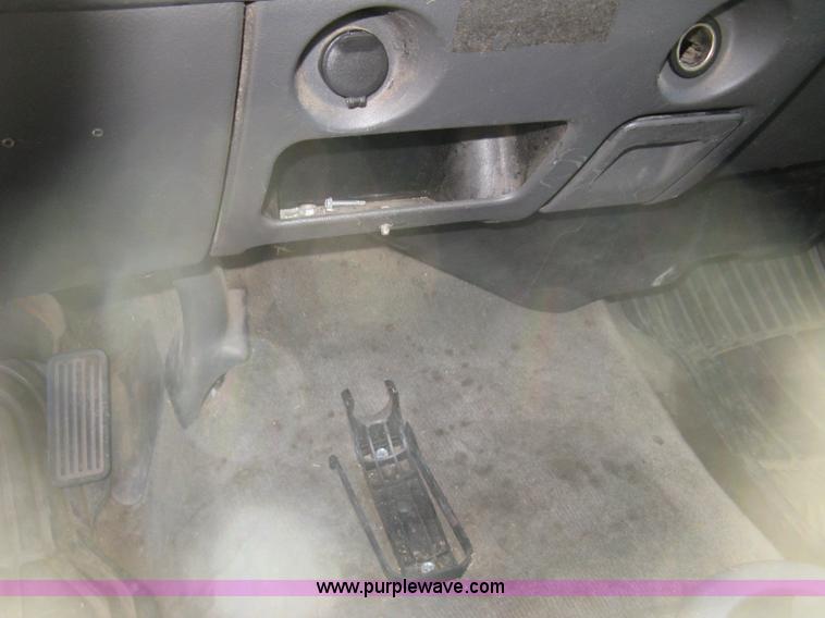 image for item H8746 2003 Chevrolet Silverado 2500HD LS Crew Cab pickup truck