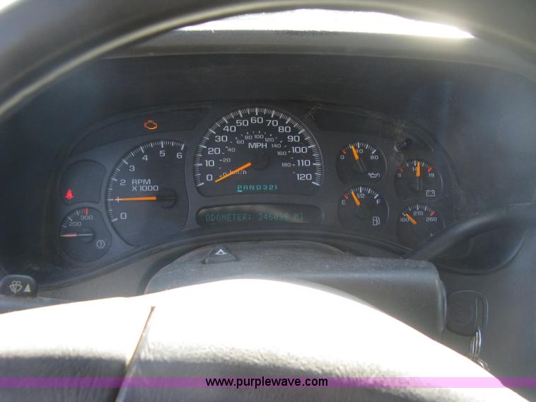 image for item H8746 2003 Chevrolet Silverado 2500HD LS Crew Cab pickup truck