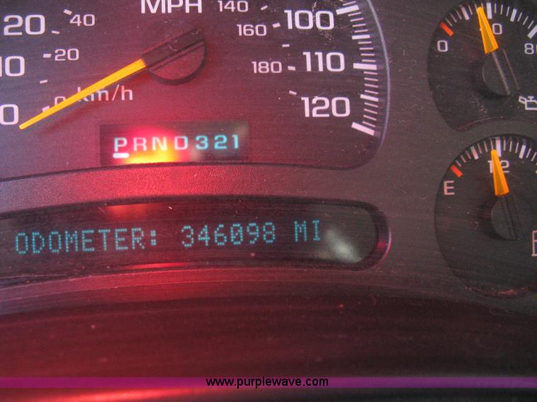 image for item H8746 2003 Chevrolet Silverado 2500HD LS Crew Cab pickup truck