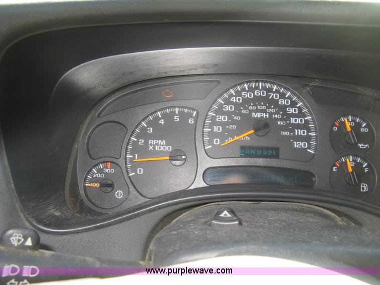 image for item H8746 2003 Chevrolet Silverado 2500HD LS Crew Cab pickup truck