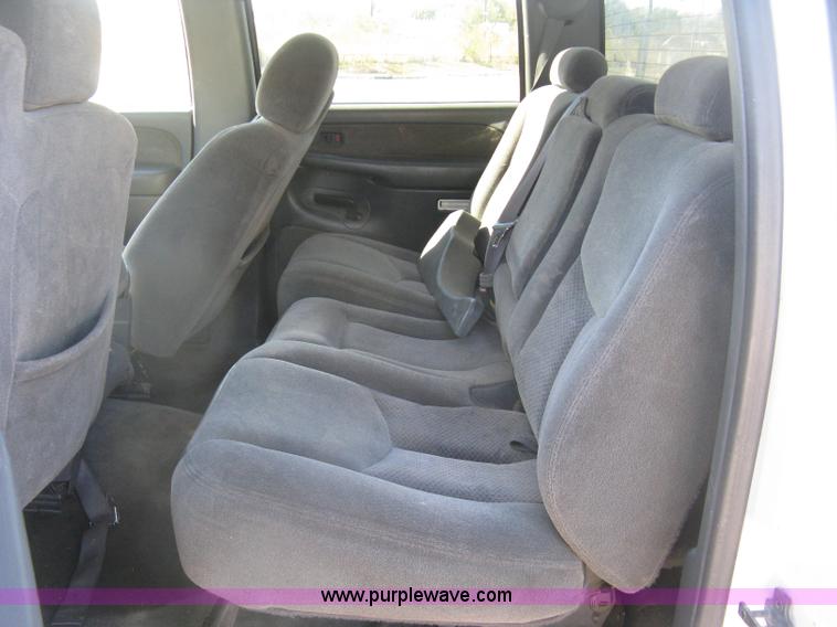 image for item H8746 2003 Chevrolet Silverado 2500HD LS Crew Cab pickup truck