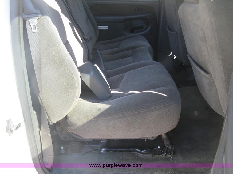 image for item H8746 2003 Chevrolet Silverado 2500HD LS Crew Cab pickup truck