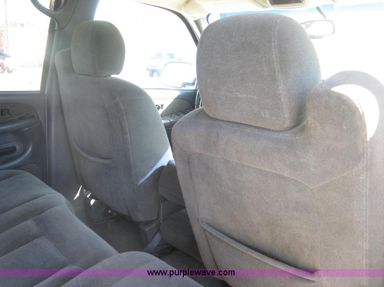 image for item H8746 2003 Chevrolet Silverado 2500HD LS Crew Cab pickup truck