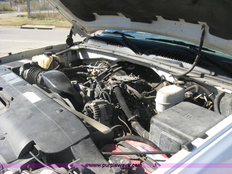 image for item H8746 2003 Chevrolet Silverado 2500HD LS Crew Cab pickup truck