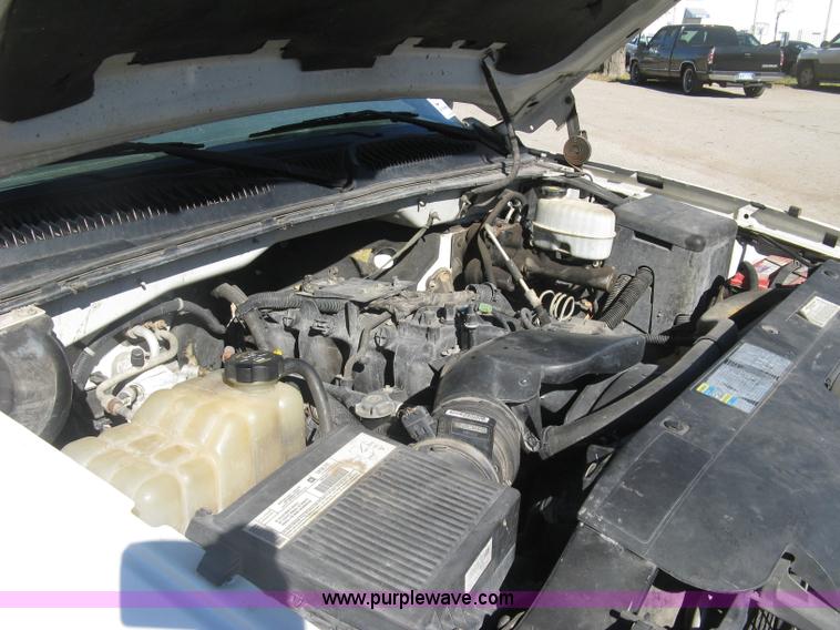 image for item H8746 2003 Chevrolet Silverado 2500HD LS Crew Cab pickup truck