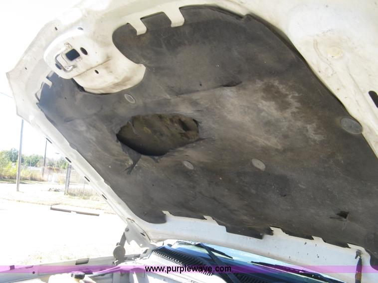 image for item H8746 2003 Chevrolet Silverado 2500HD LS Crew Cab pickup truck