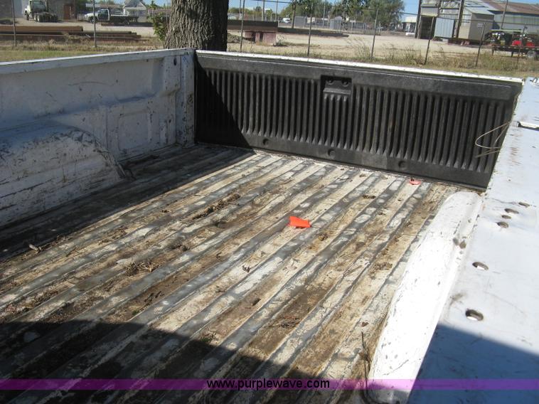 image for item H8746 2003 Chevrolet Silverado 2500HD LS Crew Cab pickup truck