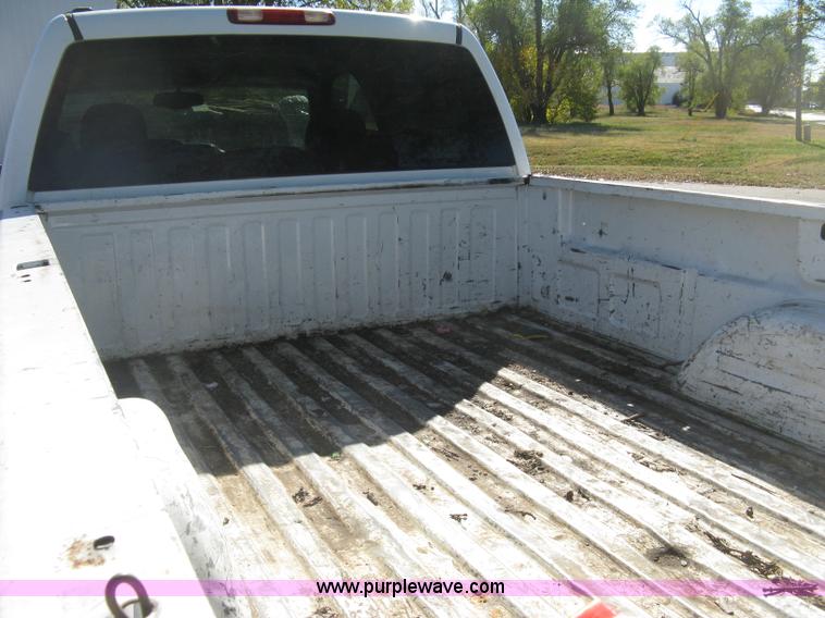 image for item H8746 2003 Chevrolet Silverado 2500HD LS Crew Cab pickup truck