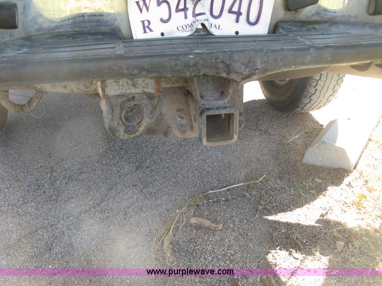 image for item H8746 2003 Chevrolet Silverado 2500HD LS Crew Cab pickup truck