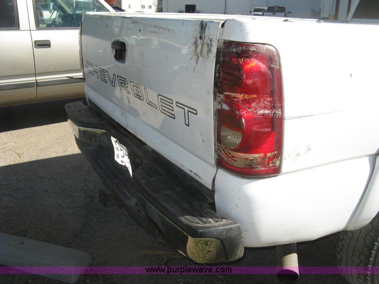 image for item H8746 2003 Chevrolet Silverado 2500HD LS Crew Cab pickup truck