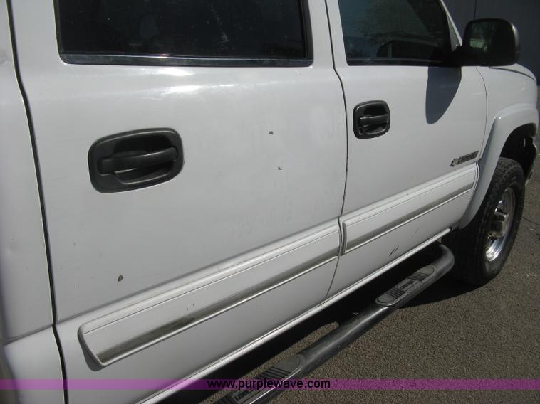 image for item H8746 2003 Chevrolet Silverado 2500HD LS Crew Cab pickup truck