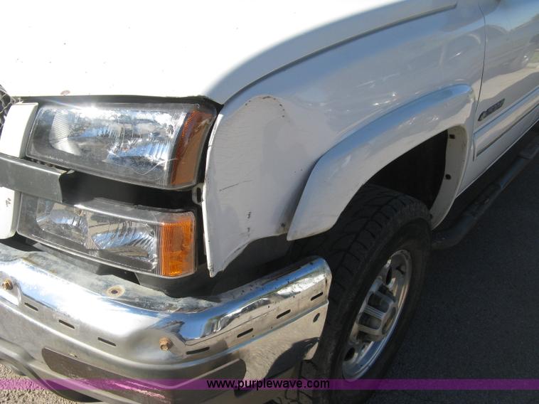 image for item H8746 2003 Chevrolet Silverado 2500HD LS Crew Cab pickup truck