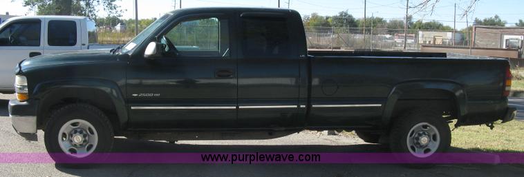 image for item H8750 2001 Chevrolet Silverado 2500HD LS Ext. Cab pickup truck