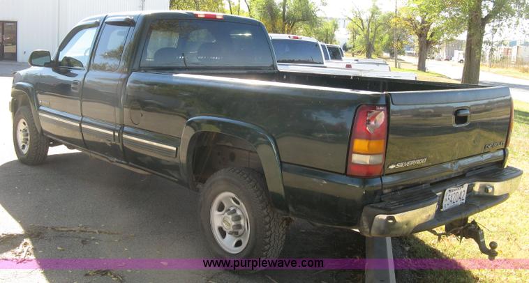 image for item H8750 2001 Chevrolet Silverado 2500HD LS Ext. Cab pickup truck