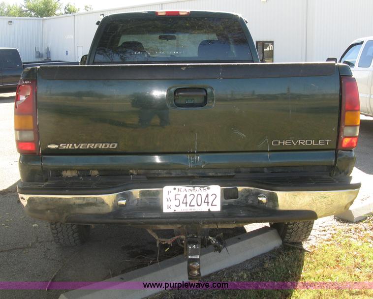 image for item H8750 2001 Chevrolet Silverado 2500HD LS Ext. Cab pickup truck