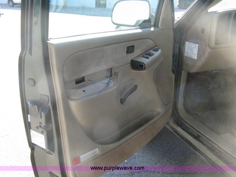 image for item H8750 2001 Chevrolet Silverado 2500HD LS Ext. Cab pickup truck