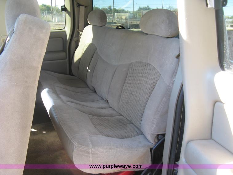 image for item H8750 2001 Chevrolet Silverado 2500HD LS Ext. Cab pickup truck