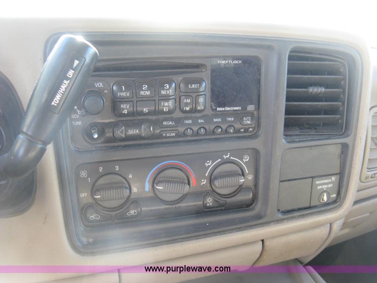 image for item H8750 2001 Chevrolet Silverado 2500HD LS Ext. Cab pickup truck