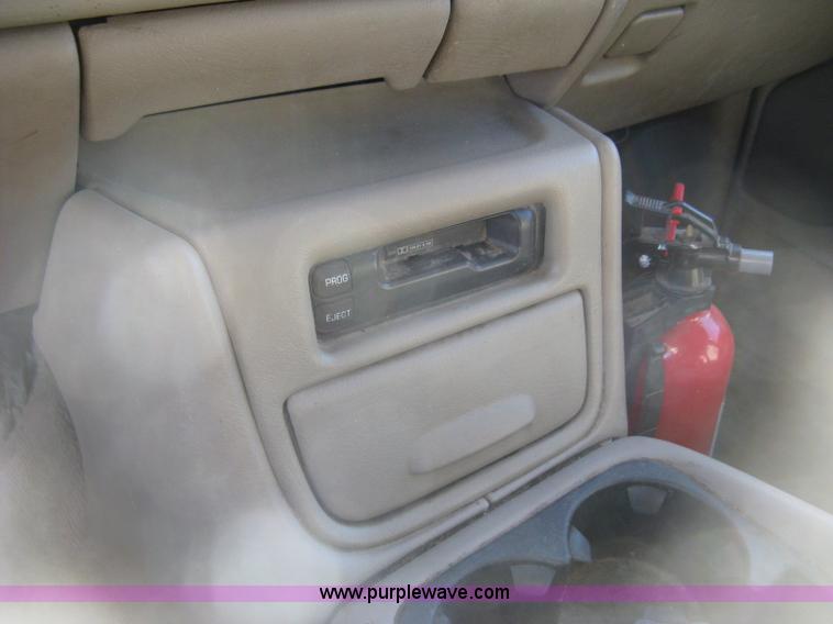 image for item H8750 2001 Chevrolet Silverado 2500HD LS Ext. Cab pickup truck