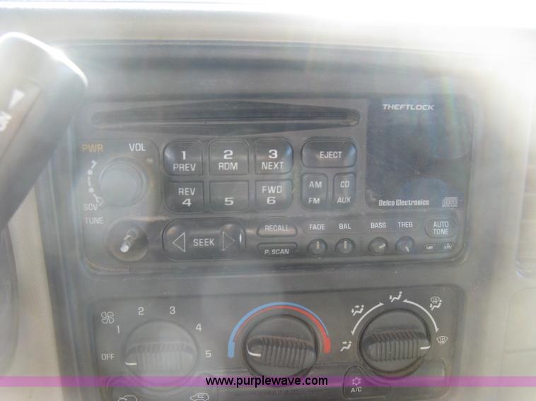 image for item H8750 2001 Chevrolet Silverado 2500HD LS Ext. Cab pickup truck