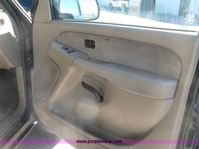 image for item H8750 2001 Chevrolet Silverado 2500HD LS Ext. Cab pickup truck