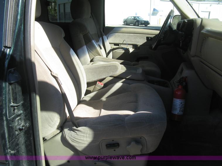 image for item H8750 2001 Chevrolet Silverado 2500HD LS Ext. Cab pickup truck