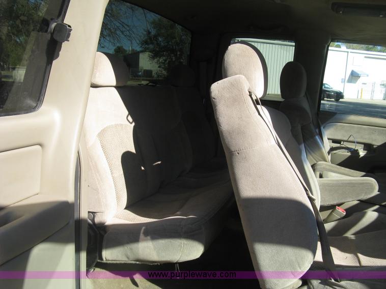 image for item H8750 2001 Chevrolet Silverado 2500HD LS Ext. Cab pickup truck