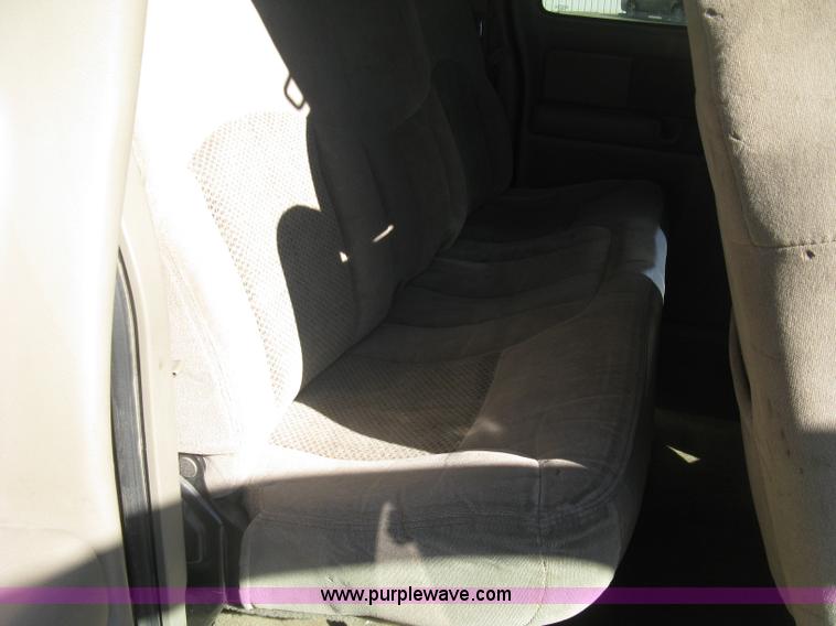 image for item H8750 2001 Chevrolet Silverado 2500HD LS Ext. Cab pickup truck