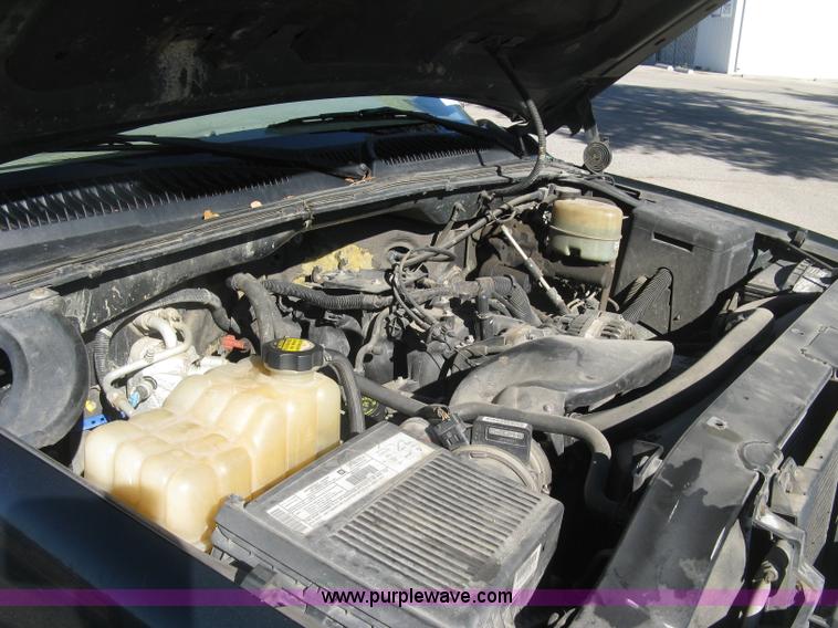 image for item H8750 2001 Chevrolet Silverado 2500HD LS Ext. Cab pickup truck