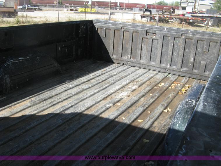 image for item H8750 2001 Chevrolet Silverado 2500HD LS Ext. Cab pickup truck